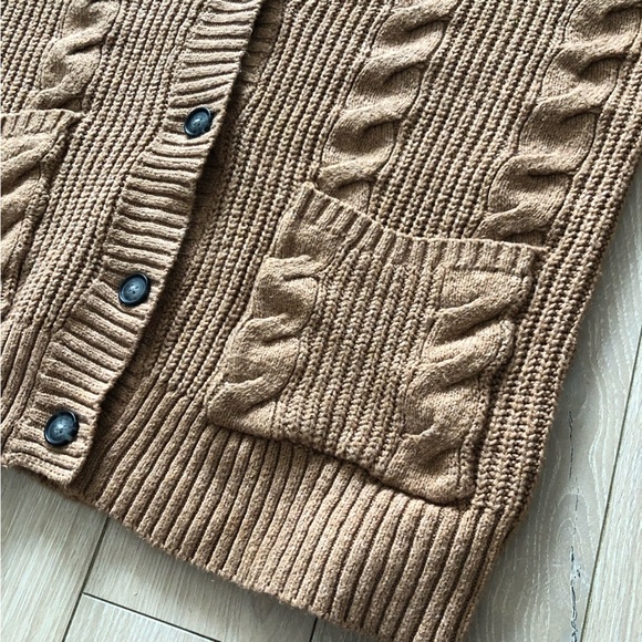 American Eagle Outfitters Cable Knit Oversized Cadigan in Camel Size XS - Picture 5 of 11